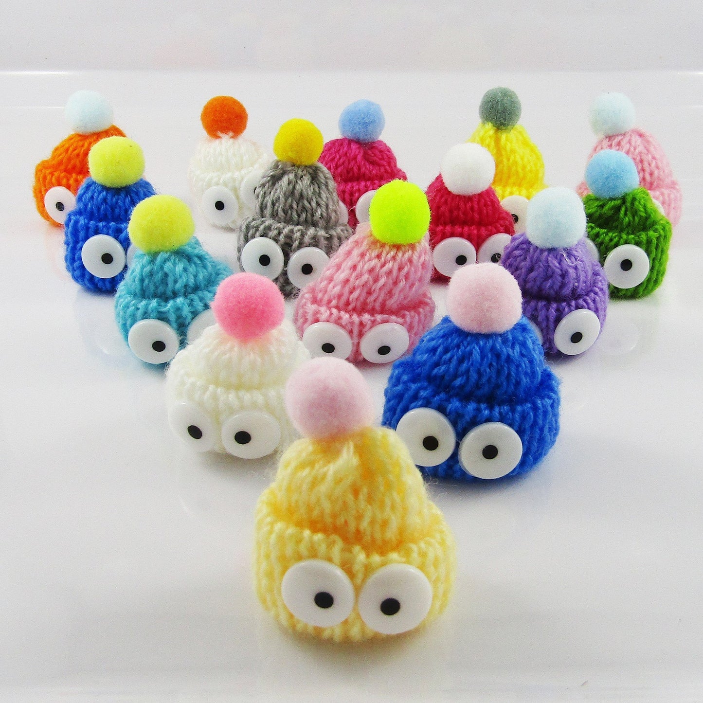 10pcs Dollhouse Miniature Knitted Beanie Hat Doll Bead 42x31mm Random Mix Colour